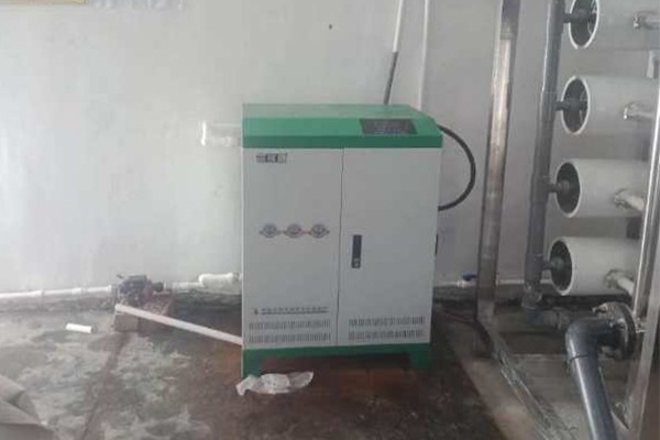 電磁采暖爐由什么構(gòu)成，它的耗電量是多少？